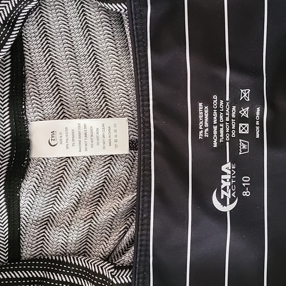 Zyia *** lot of 2*** both size 8-10 * capri leggings* gently used still EC - Picture 3 of 4